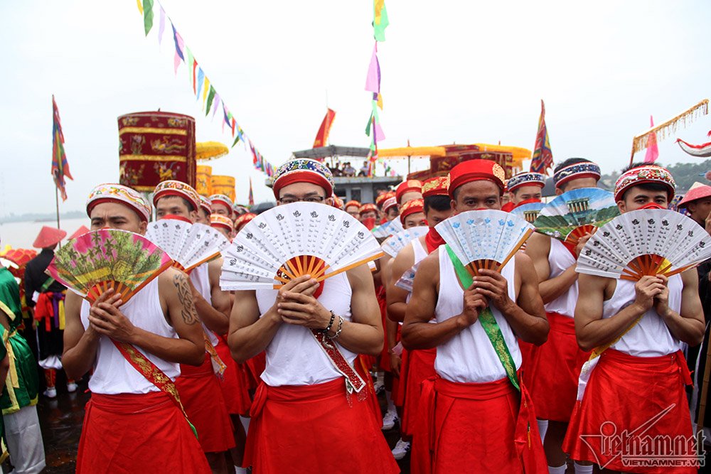 trai tan ha thanh mac vay e ap ruoc nuoc song hong ve dinh