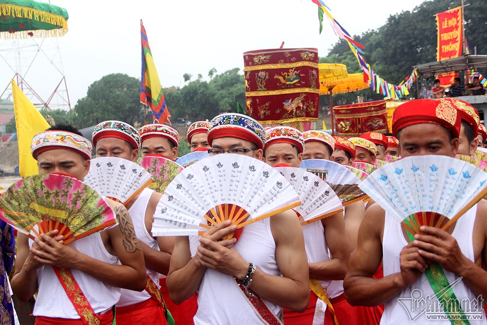 trai tan ha thanh mac vay e ap ruoc nuoc song hong ve dinh