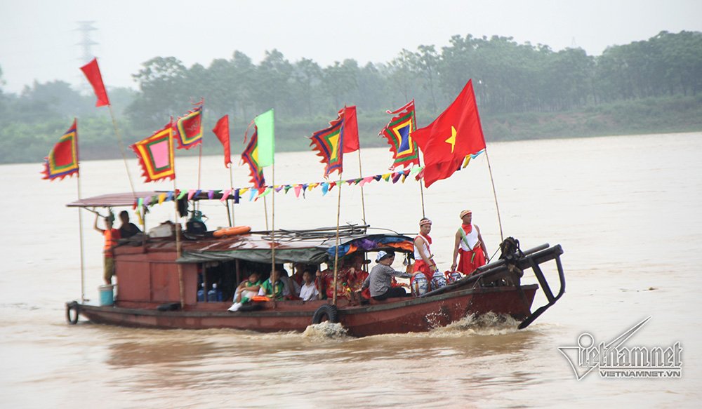 trai tan ha thanh mac vay e ap ruoc nuoc song hong ve dinh