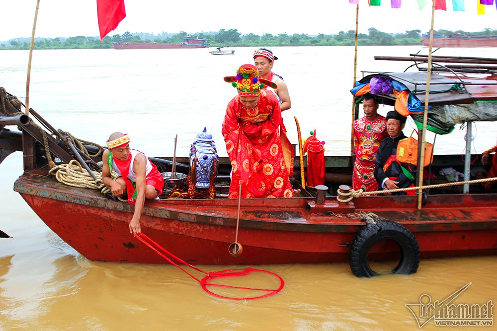 trai tan ha thanh mac vay e ap ruoc nuoc song hong ve dinh