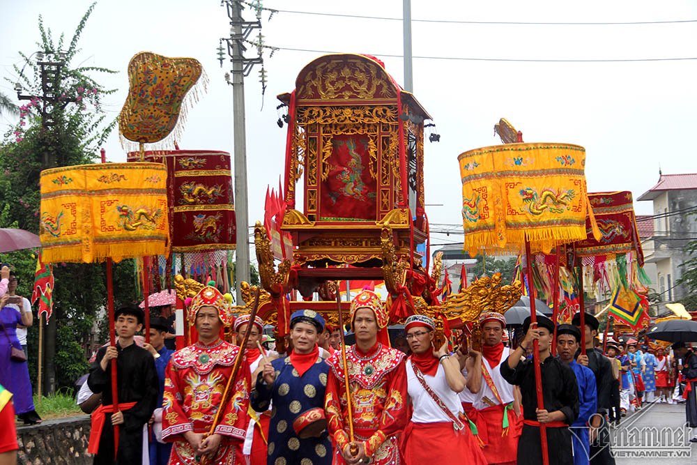 trai tan ha thanh mac vay e ap ruoc nuoc song hong ve dinh