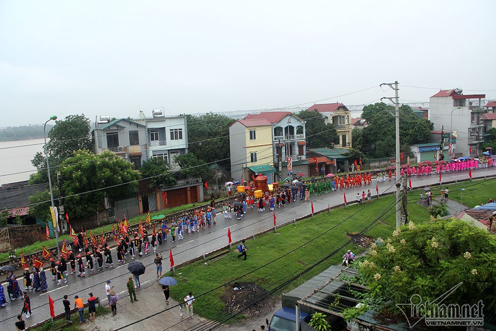 trai tan ha thanh mac vay e ap ruoc nuoc song hong ve dinh