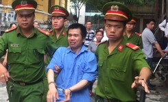 Chồng hờ thiêu sống vợ thoát án tử