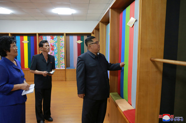 ong kim jong un khien trach cong nhan chua cham chi khi tham cac nha may