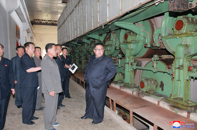 ong kim jong un khien trach cong nhan chua cham chi khi tham cac nha may