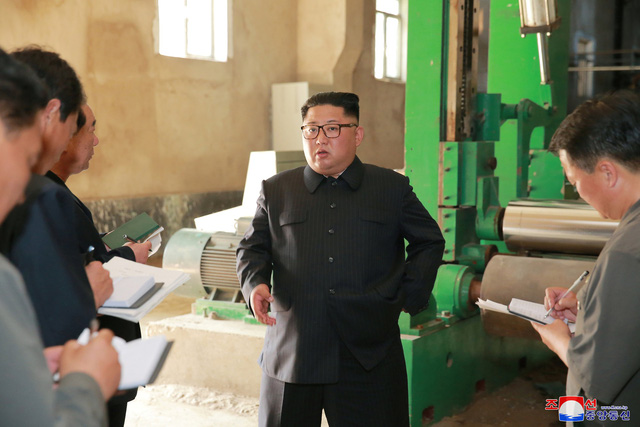 ong kim jong un khien trach cong nhan chua cham chi khi tham cac nha may