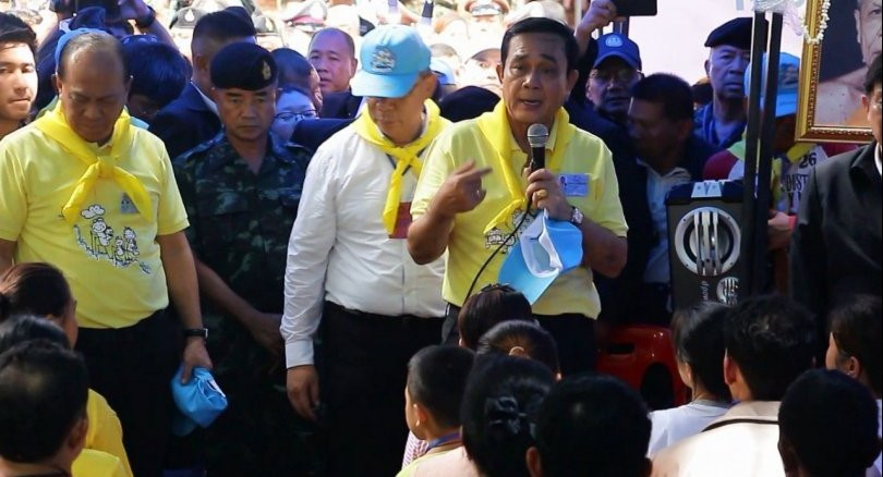 nguoi thai tho phao hanh phuc sau khi tim thay 13 thanh vien doi bong