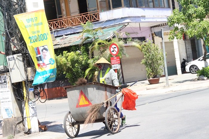 nhua duong chay nhao trong nang thieu dot o ha tinh
