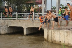 Hà Nội: Thỏa sức vùng vẫy ở 'bãi tắm' độc nhất vô nhị dài hàng km
