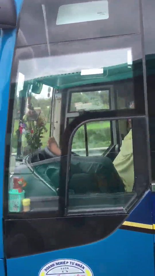 tuoc gplx 3 thang doi voi tai xe lai xe bang chan tren cao toc