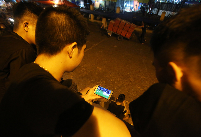 lao dong cho dem long bien giai tri bang world cup