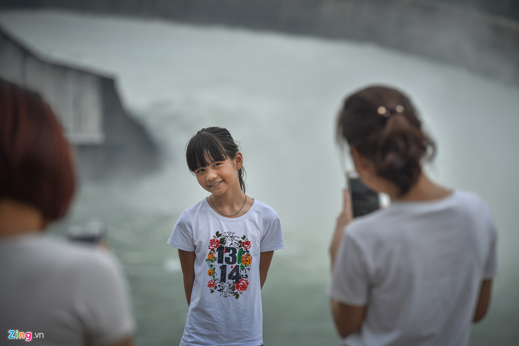 tranh thu tao dang khi thuy dien hoa binh xa lu