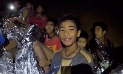bac si cam cac thieu nien duoc giai cuu den nga xem world cup