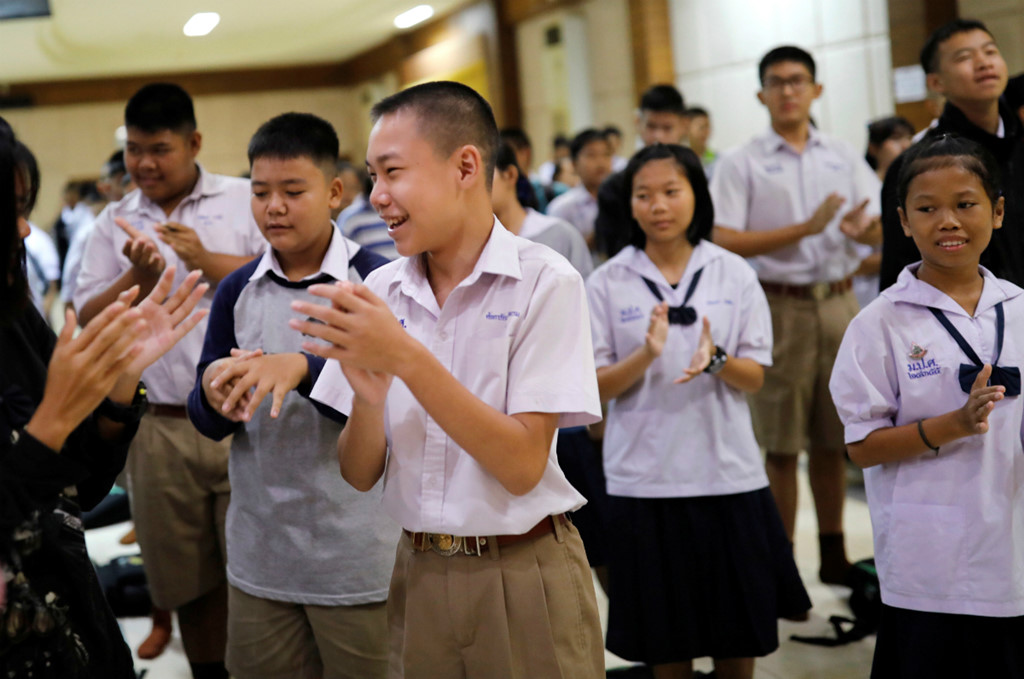 nhung cau thu nhi buoc khoi hang va doi dien tuong lai vo thua nhan