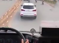 tuoc bang lai 2 thang doi voi tai xe gia diec can duong xe cuu hoa