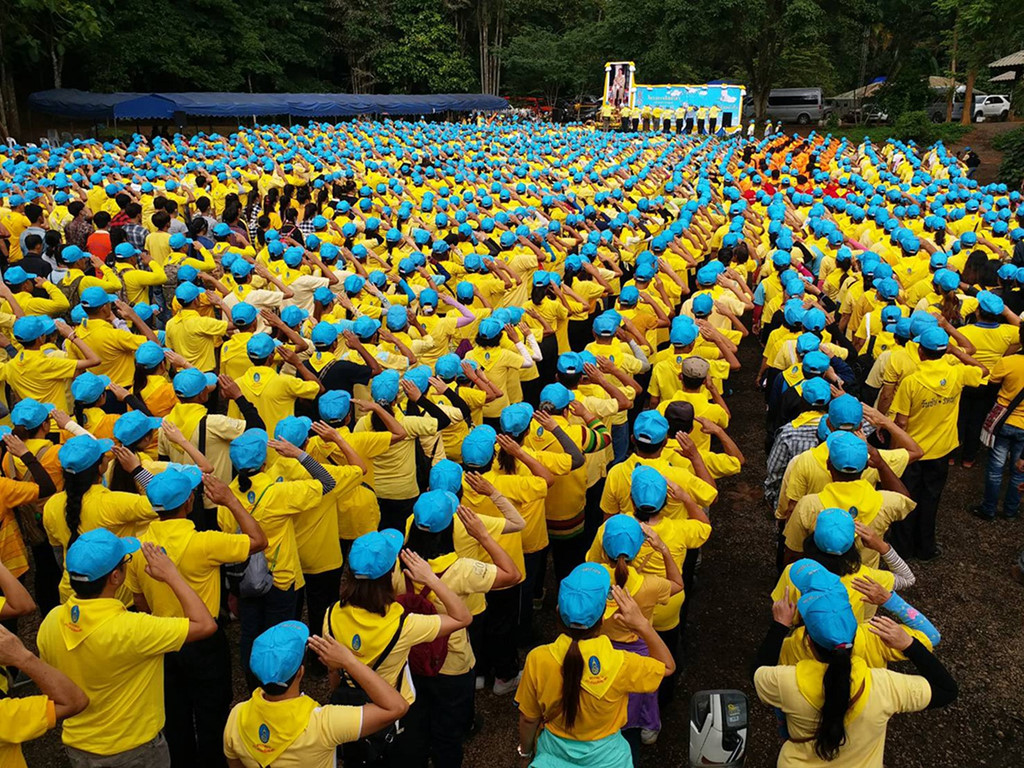 4000 tinh nguyen vien don dep tham luang sau cuoc giai cuu
