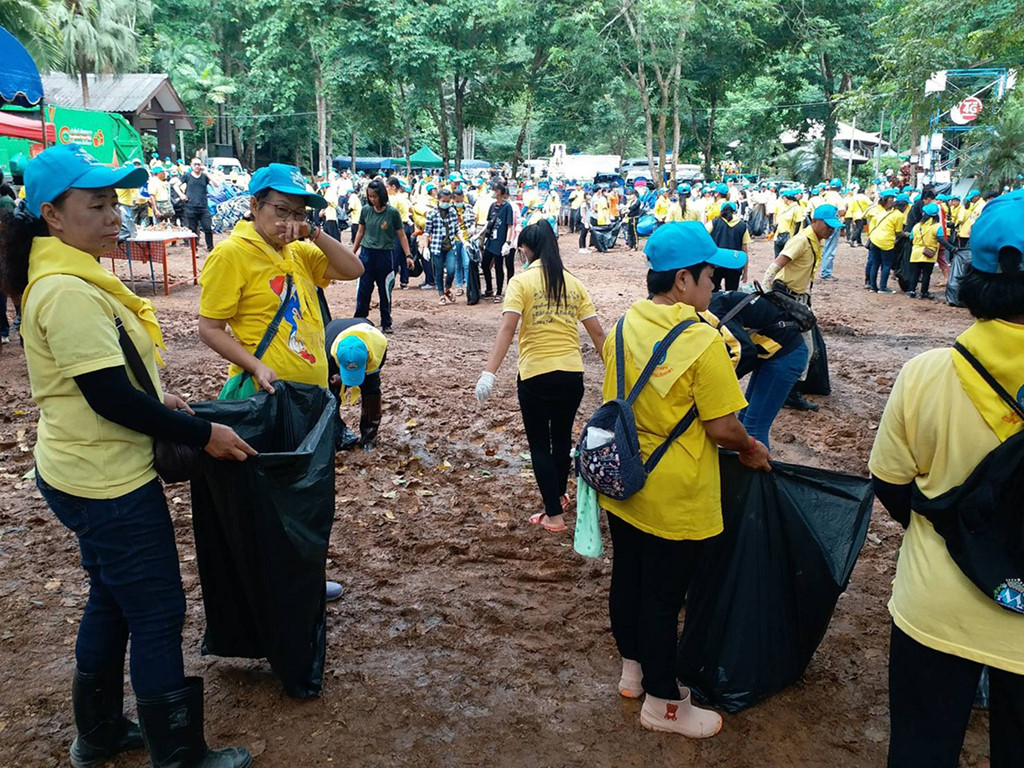 4000 tinh nguyen vien don dep tham luang sau cuoc giai cuu