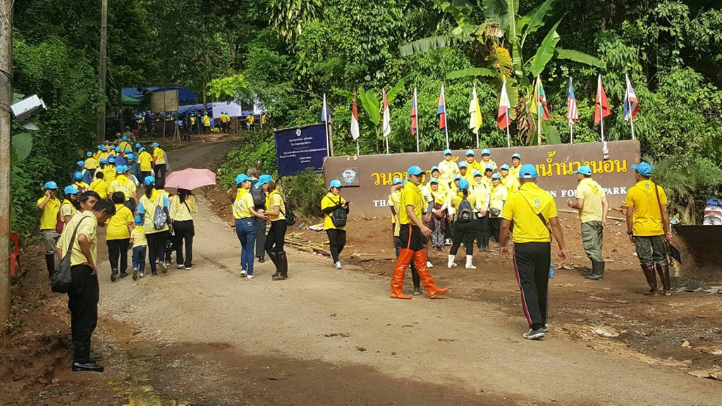 4000 tinh nguyen vien don dep tham luang sau cuoc giai cuu
