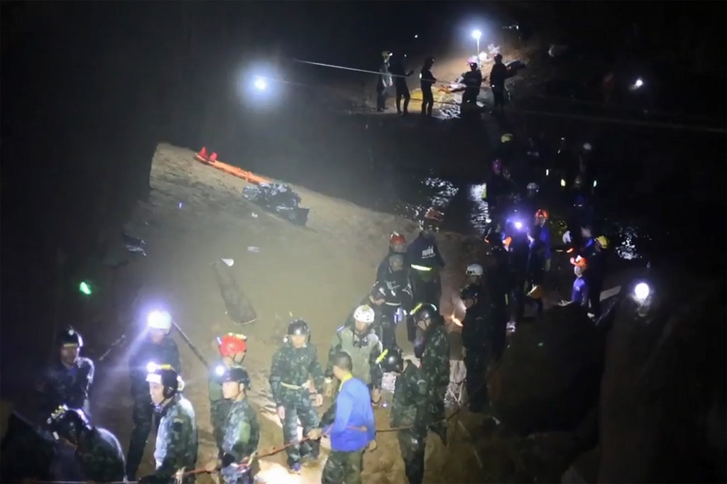 4000 tinh nguyen vien don dep tham luang sau cuoc giai cuu
