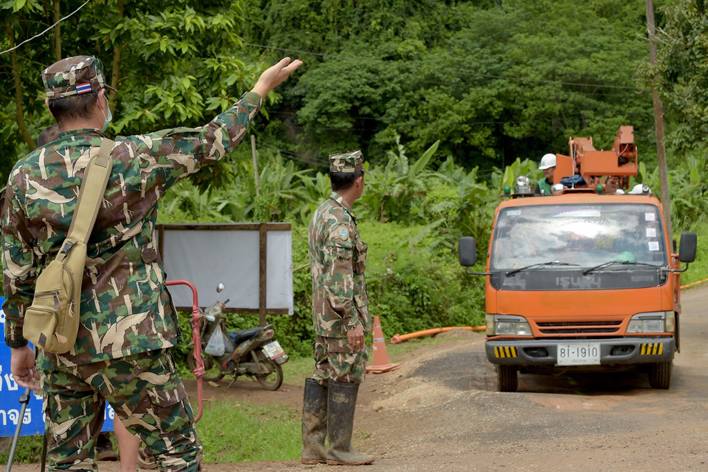 4000 tinh nguyen vien don dep tham luang sau cuoc giai cuu