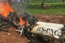 Thái Lan: Trực thăng rơi xuống cánh đồng, 3 người tử vong