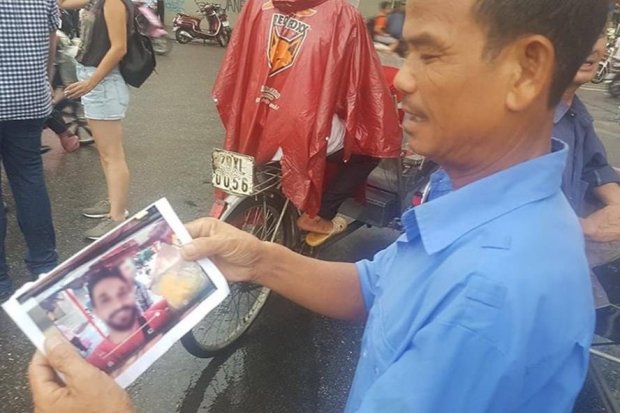 vu tra tien am phu cho du khach phap cong an in anh tim nguoi lai xich lo