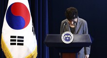 Tiếp tục bị phát hiện biển thủ, bà Park Geun-hye ngồi tù thêm 8 năm