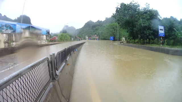 quang ninh ngap sau toi hon 1 m tai deo but