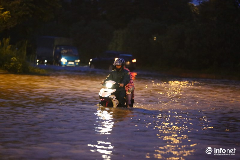 sau nua ngay ngap lut dai lo thang long van chua rut nuoc