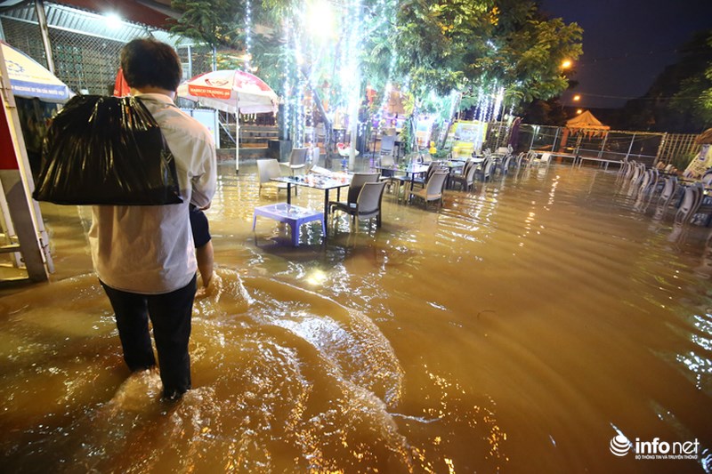 sau nua ngay ngap lut dai lo thang long van chua rut nuoc