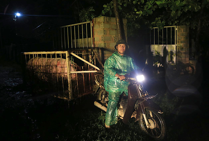 nguoi dan ngoai thanh ha noi trang dem dam mua chay lu