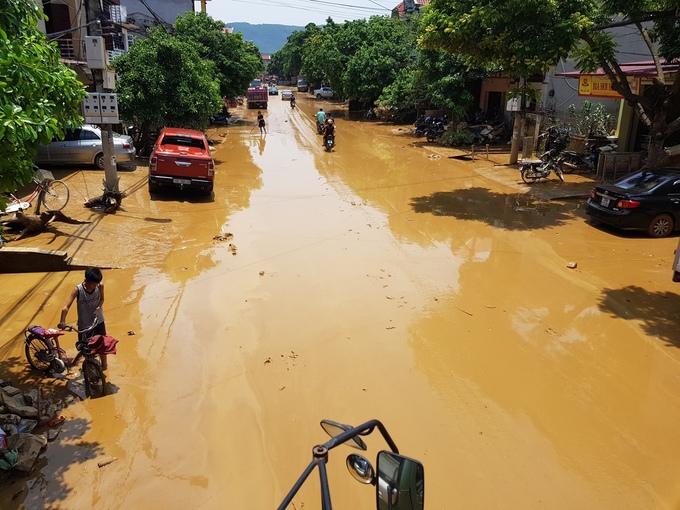 nuoc lu rut hang nghin ngoi nha o phu tho van ngap trong bun