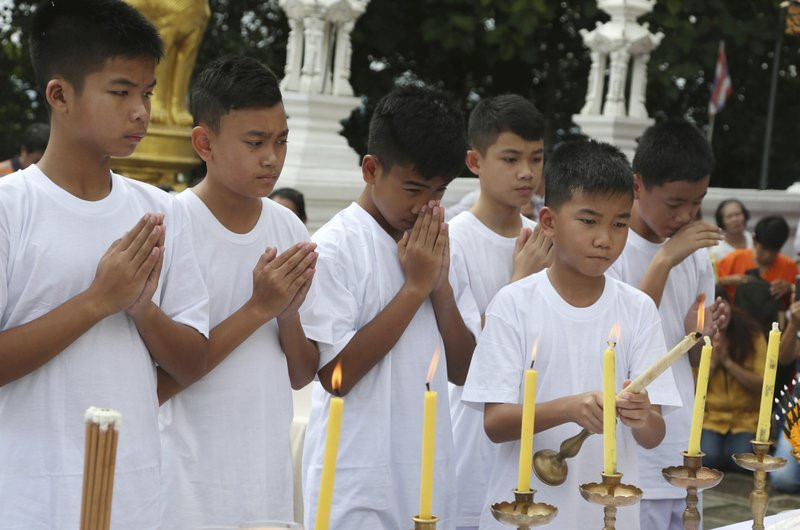doi bong nhi thai lan den chua lam le chuan bi xuat gia