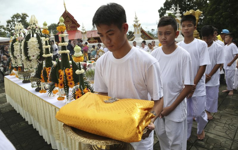 doi bong nhi thai lan den chua lam le chuan bi xuat gia