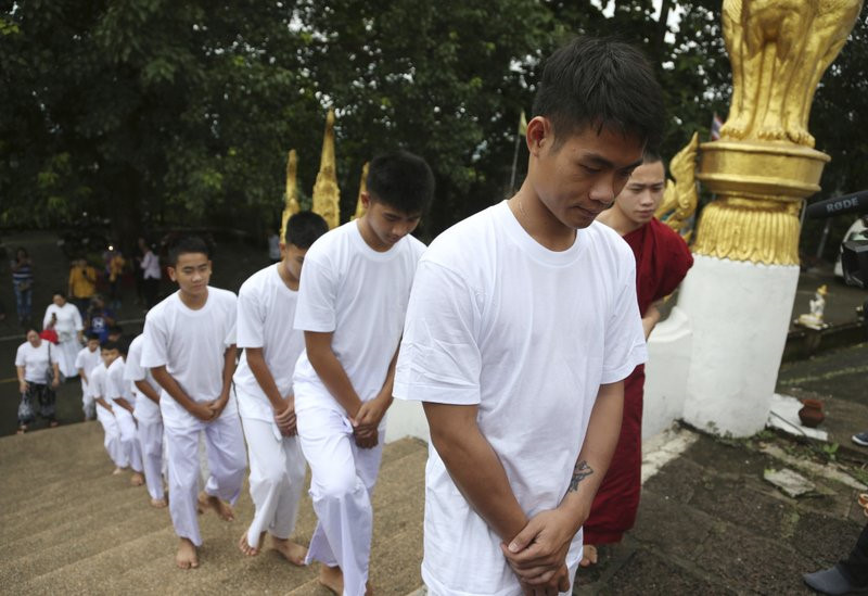 doi bong nhi thai lan den chua lam le chuan bi xuat gia
