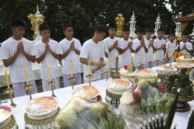 doi bong nhi thai lan den chua lam le chuan bi xuat gia