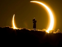 nguyet thuc toan phan tuyet dep tai cac cong trinh noi tieng the gioi