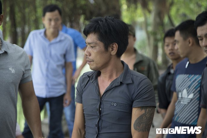 thanh nien bi truy sat kinh hoang chet tham duoi ho nuoc mau thuan khi chia ma tuy