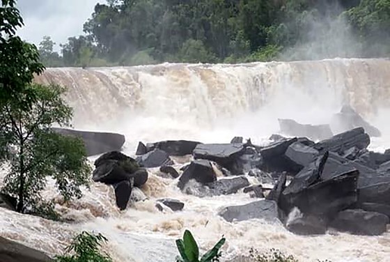 Sau 6 ngày, hiện trường nơi vỡ đập thủy điện ở Lào vẫn ngổn ngang sau 6 ngay hien truong noi vo dap thuy dien o lao van ngon ngang