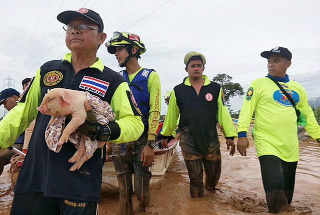 vu vo dap thuy dien tai lao doi cuu ho thai lan truc chien cuu nguoi gap nan