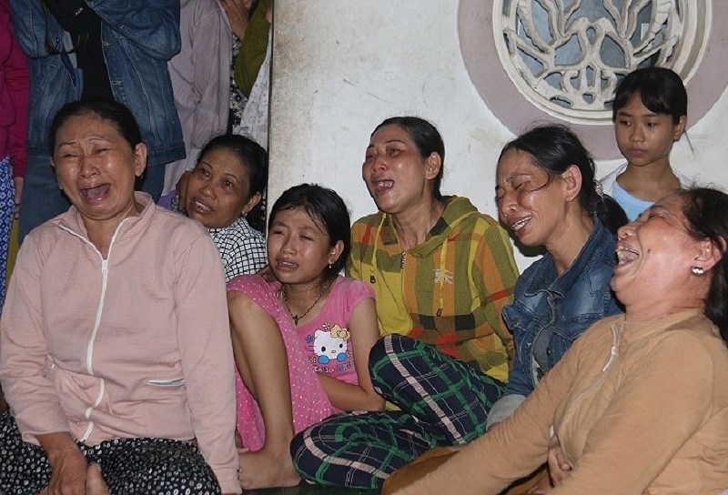 noi dau thau troi xanh o lang luong dien tu chuyen xe ruoc dau