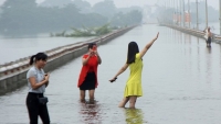 tre em song trong ngap lut o chuong my