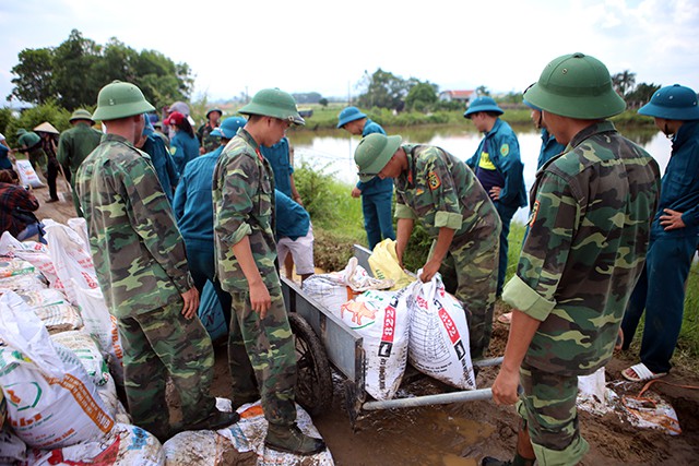 ngap lut o chuong my xuat hien ho sut lam nghieng nha dan