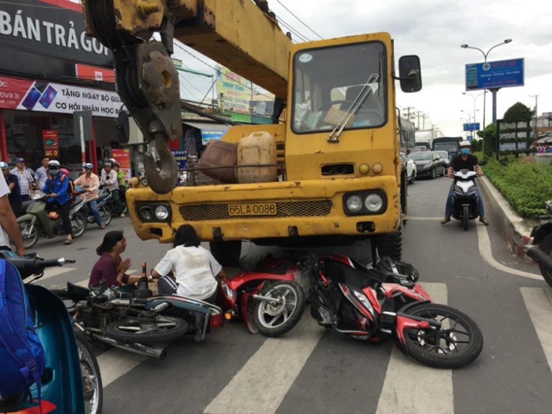 xe cuu ho tong 3 xe may cho den xanh be trai 6 tuoi tu vong