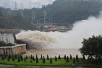 nhon nhip mua lung tren long ho thuy dien hua na