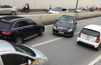 xe buyt nghenh ngang chay nguoc chieu o trung tam tp hcm