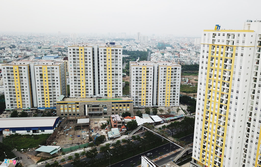 chung cu carina doi sang mau vang cu dan van chua biet khi nao ve nha