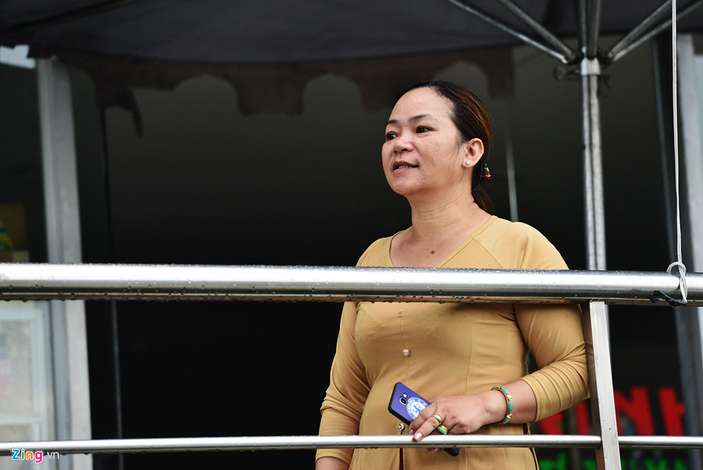 chung cu carina doi sang mau vang cu dan van chua biet khi nao ve nha