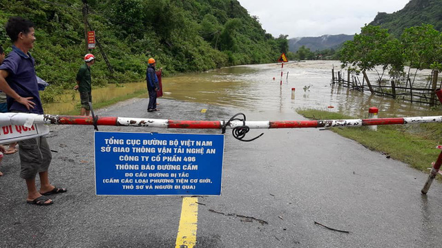 Mưa lớn, quốc lộ 48 ngập lụt nghiêm trọng mua lon quoc lo 48 ngap lut nghiem trong