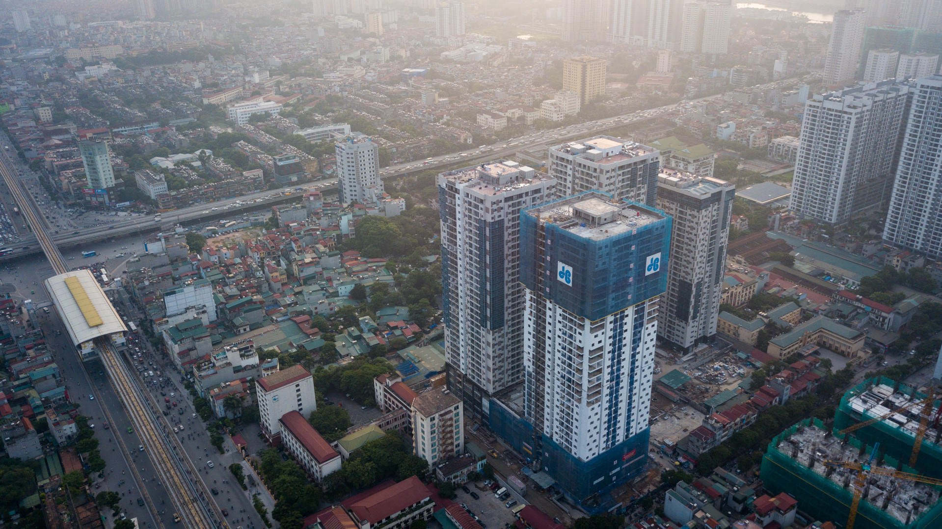 hon 1 km duong ngop tho voi 20 chung cu o ha noi